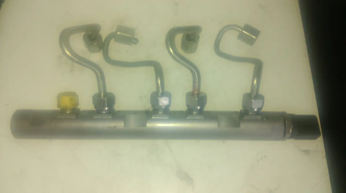 Mini Countryman R60 2014 1.6D Bmw N47c16 Fuel Rail Bosch 0445214237 782346003 1