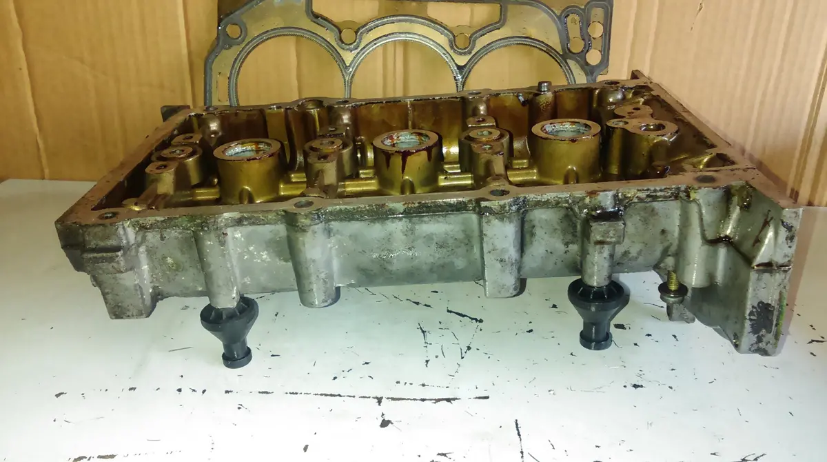 012638 2006 Vw Volkswagen Polo 1.2 12 V Engine Code Bme - Camshafts Carrier / Cover 03E 103 475 H 03E103475h 1
