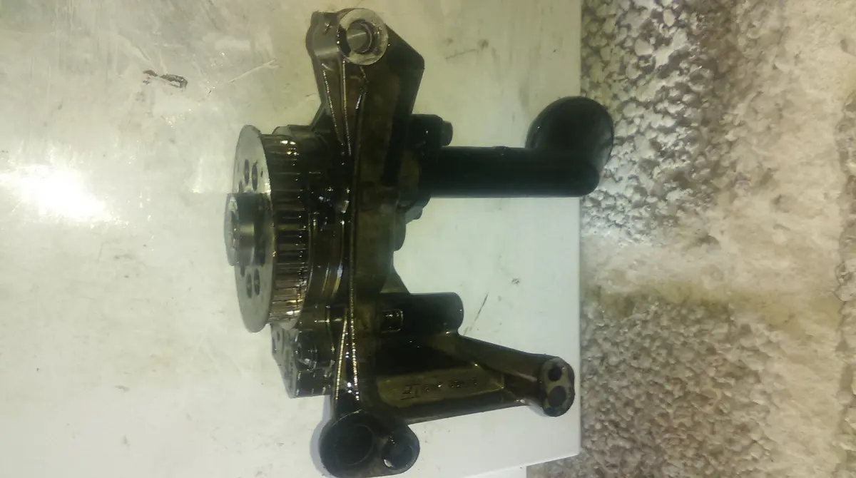 012903 Year 2011 Vw Volkswagen Caddy Maxi C20 1.6 Tdi Diesel Engine Code Cayd Oil Pump Assembly 03L115105c Vag 03L 115 105 C Audi Seat Skoda 1