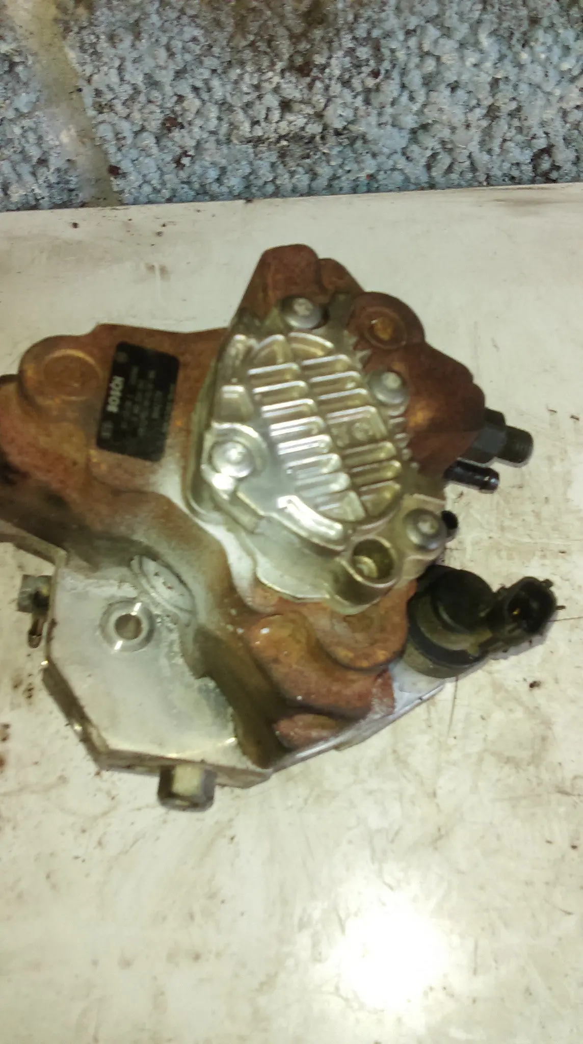 2003 Volvo S80 D5 2.4 Diesel D5244t  Bosch Fuel Pump 0445010043, 0 445 010 043 Ref 3850 1