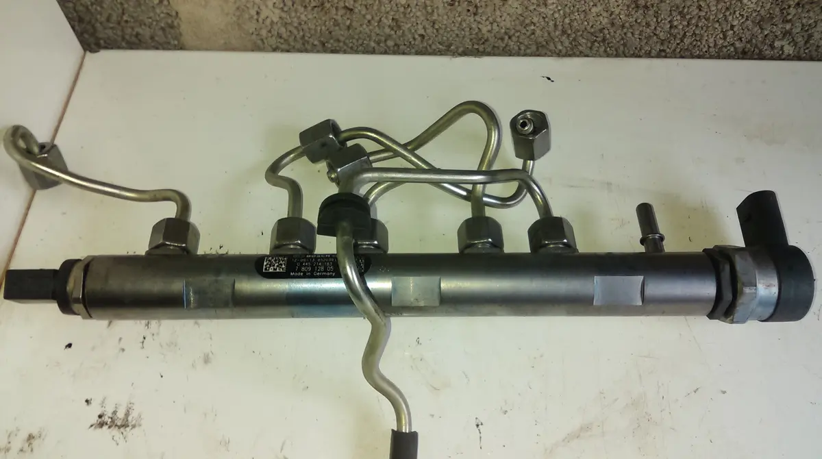 Bmw 520D 2.0L Fuel Rail And Pressure Sensors Bosch 0 445 214 183, 0445214183 Engine N47d20c Ref A0038 1