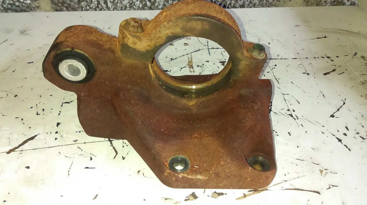 012807 Year 2013 Volvo V70 2.4 D5 Twin Turbo Engine Code D5244t11 Bearing Anchorage  Part Number 30787842 1
