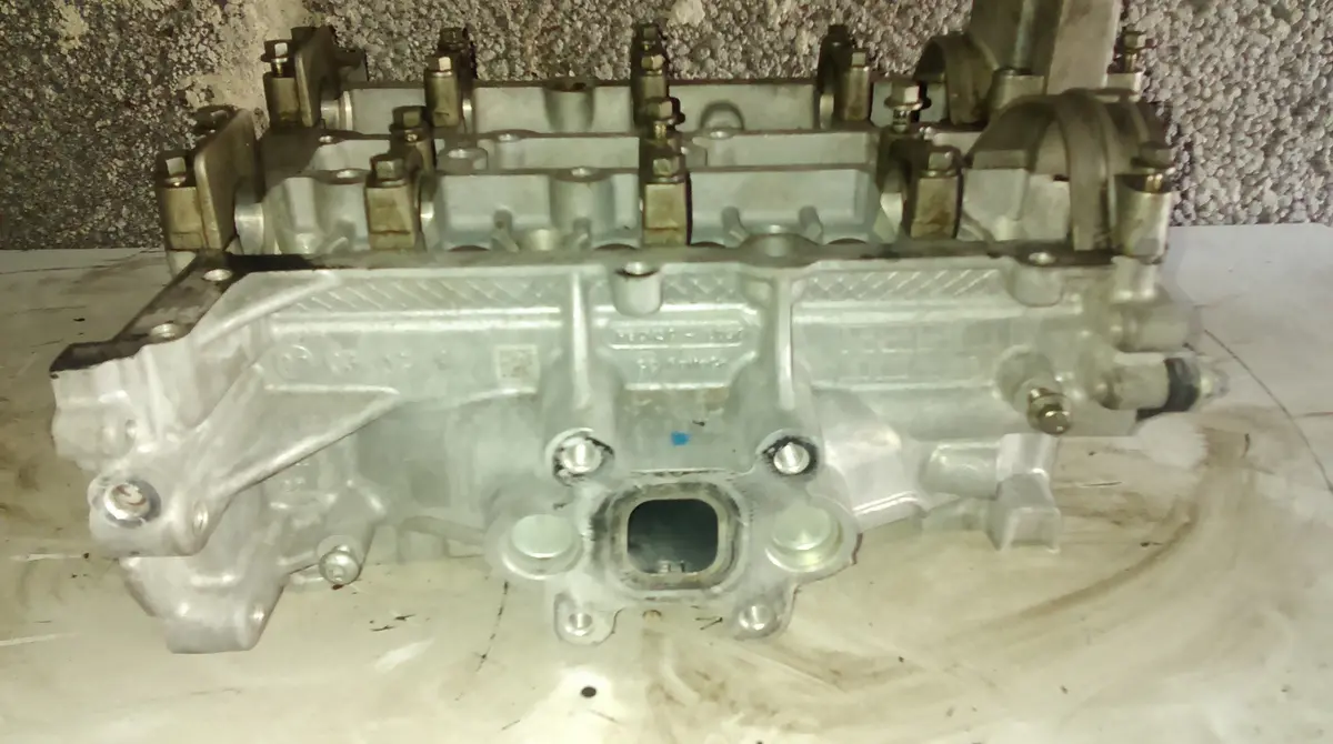 012595 Genuine Ford Fiesta 1.0 Eco Boost / Ecoboost Cylinder Head With Valves Engine Code M1da 1