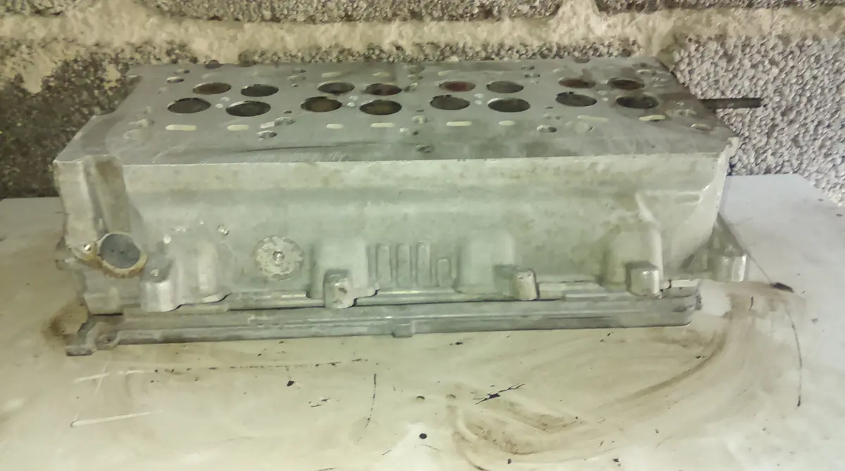 012594 2012 Year Vw Volkswagen Caddy Cylinder Head 1.6 Tdi Diesel 16V 03L 103 373A 03L103373a Engine Code / Cayd / 1