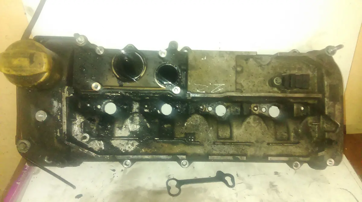 Mb Mercedes Benz 2.2 Cdi Om 611.980 Engine Cylinder Head Cover 1