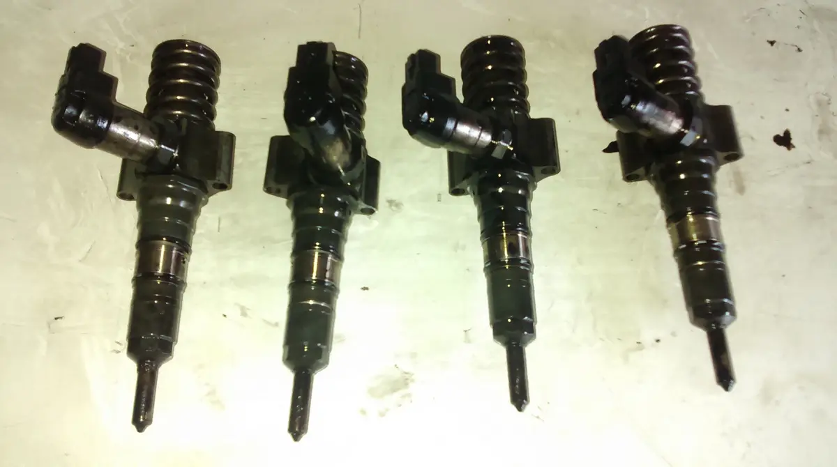 One Injector 1 X  Audi Vw Passat Skoda Seat Pd Diesel 2.0 Tdi 16V 03G130073s 03G 130 073 S Engine Code Bkp 1