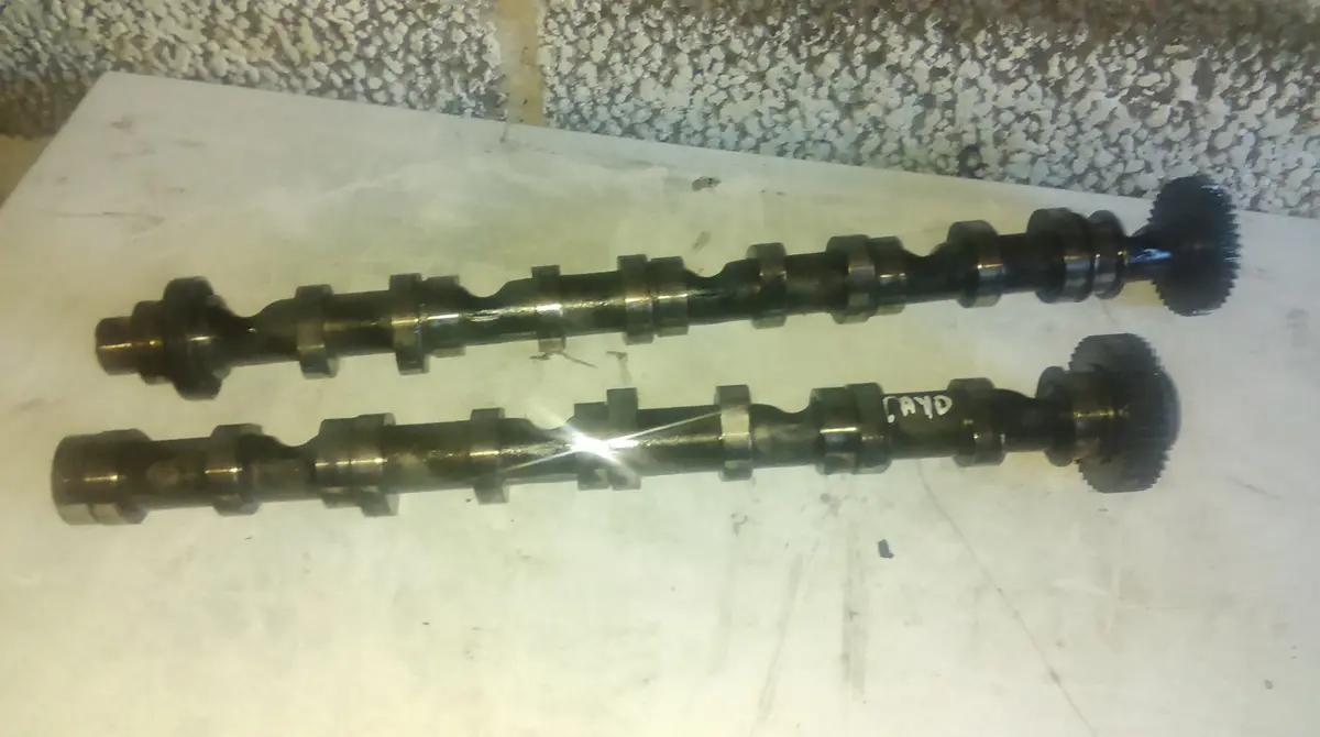 012897 Year 2011 Vw Volkswagen Caddy Maxi C20 1.6 Tdi Diesel Engine Code Cayd Pair Of Camshafts Camshaft Cam Shaft 1