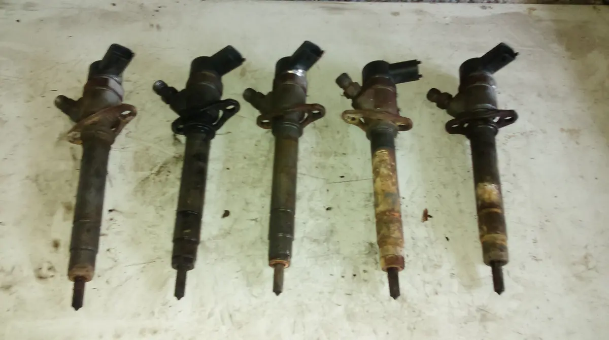 Volvo S80 D5 2.4 Diesel Injectors Set Off Five Price Shown For One 0445110078 Ref 3851 1