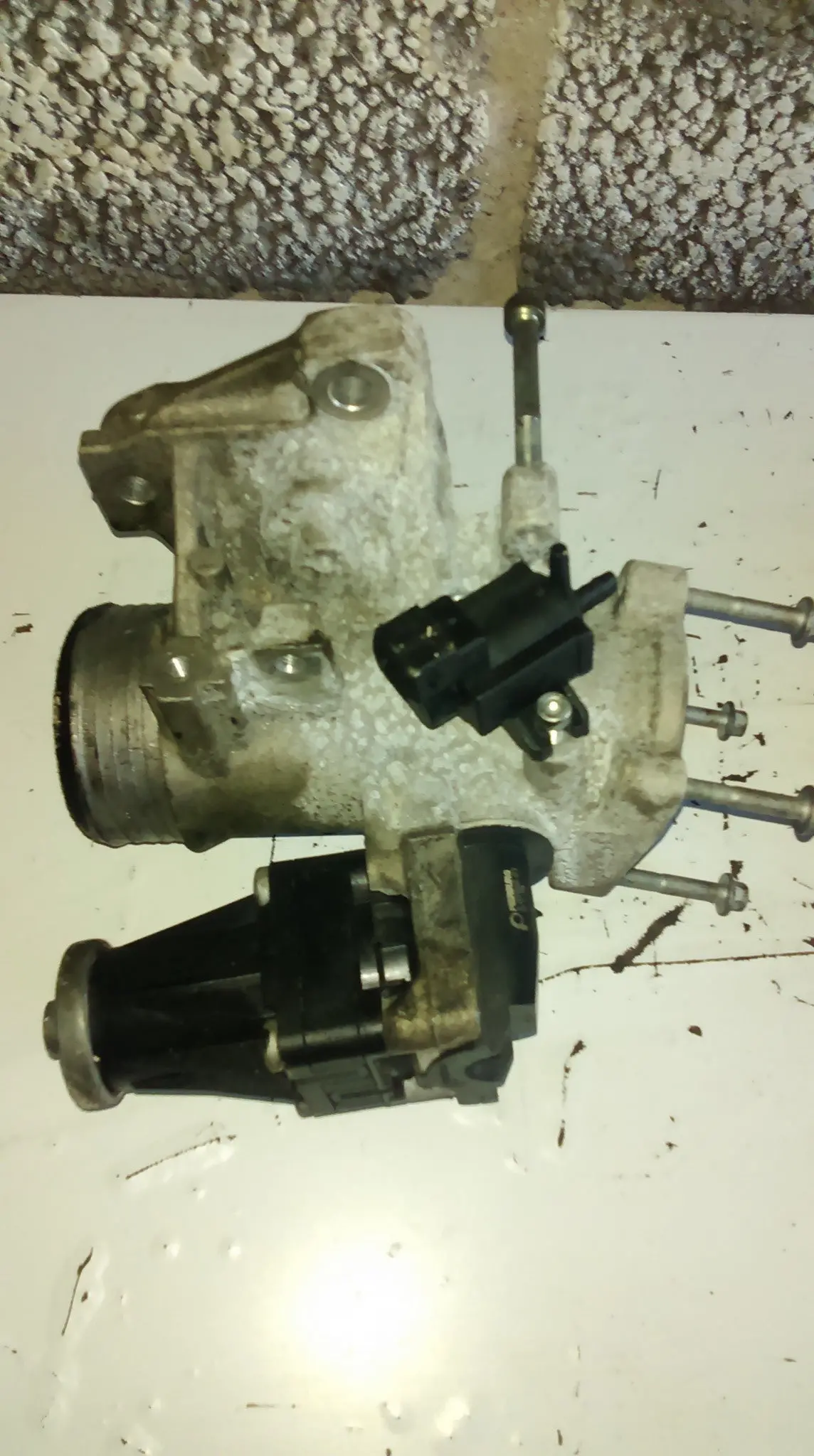 012846 Year 2013 Volvo V70 2.4 D Engine Code D5244t11 Egr Valve Unit 5.05906.03 1
