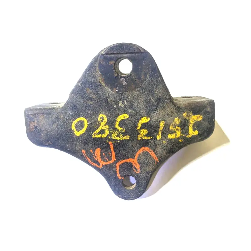 Nos Right Front Spring Hanger Bracket (With Wrap-Around Helper Spring) - Cc1928276 1