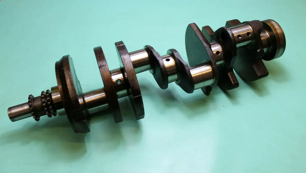 Crankshaft For Mercedes Benz Mercedes-Benz W116 W107 R107 Sl Slc 450 Crankshaft M117 1170310801, A1170310801 1