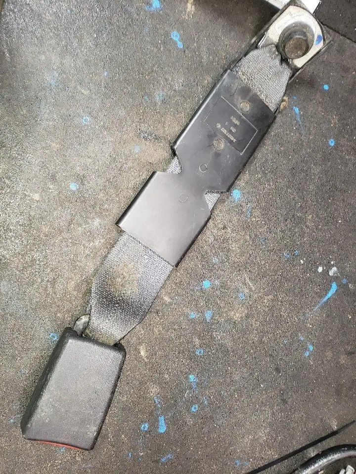 2010 Ram 2500 Dark Gray Rear Inner Seat Belt Buckle. Part Number 5Kq371dvab 1