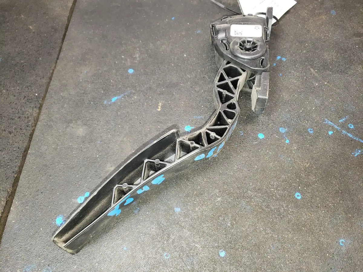 2008 Dodge Ram 1500 Accelerator Pedal With Tps. Part Number 53034003Ab 1