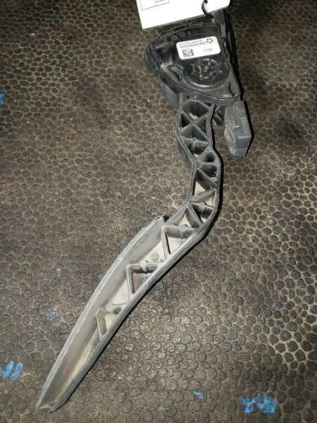 2007 Dodge Ram1500 Accelertator Pedal With Tps. Part Number 53034003Ab 1