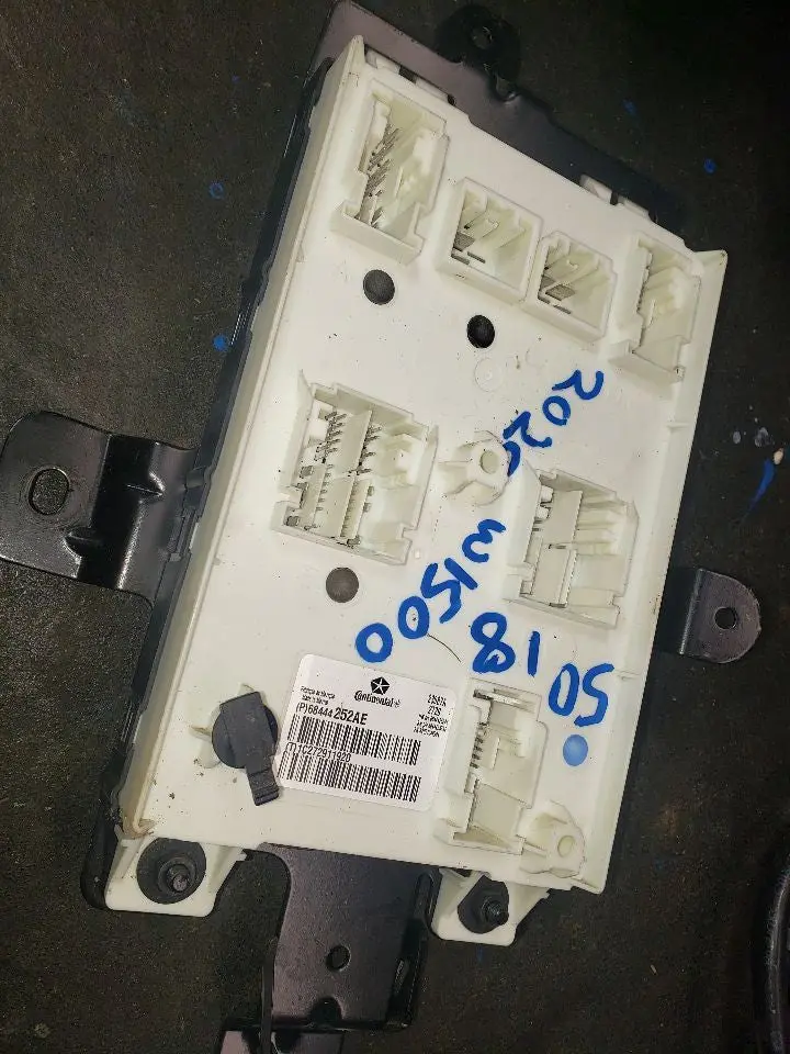 2020 Ram 1500 (New Body) Body Control Module (Bcm). Part Number 68444252Ae 1