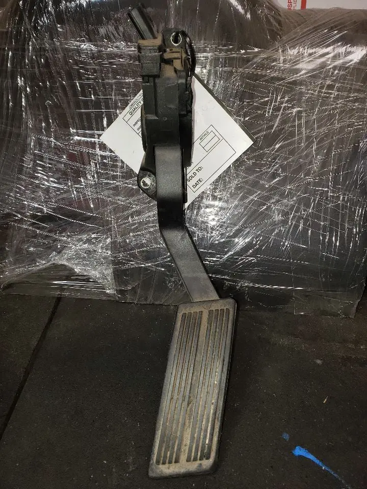 2008 Dodge Ram 1500 Accelerator Pedal With Tps. Part Number 53034003Ab 2