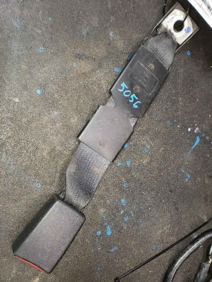 2010 Ram 2500 Dark Gray Rear Inner Seat Belt Buckle. Part Number 5Kq371dvab 1