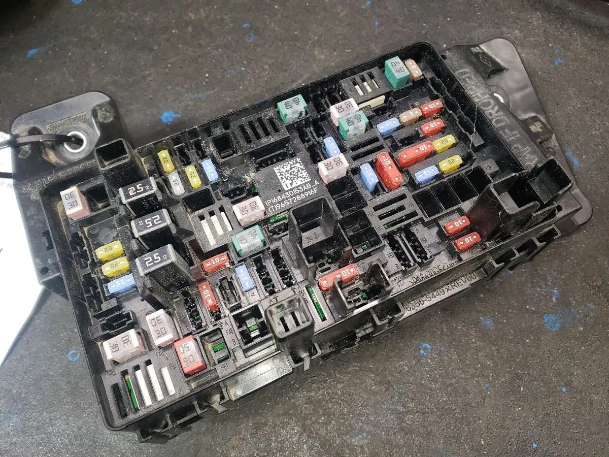 2020 Ram 1500 (New Body) In Cab Fusebox. Part Number 68430153Ab 1