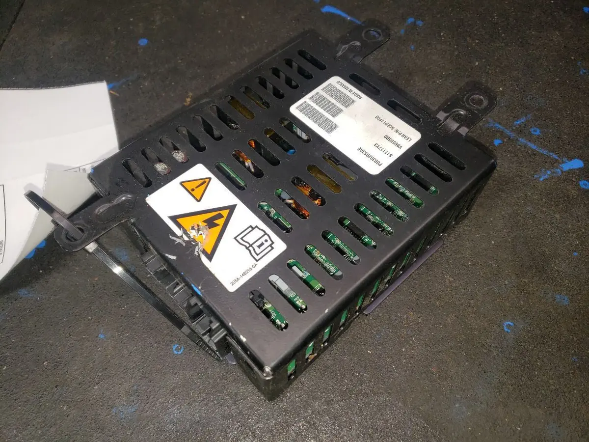 2021 Ram 3500 Power Interter Module. Part Number 68302053Ae 1