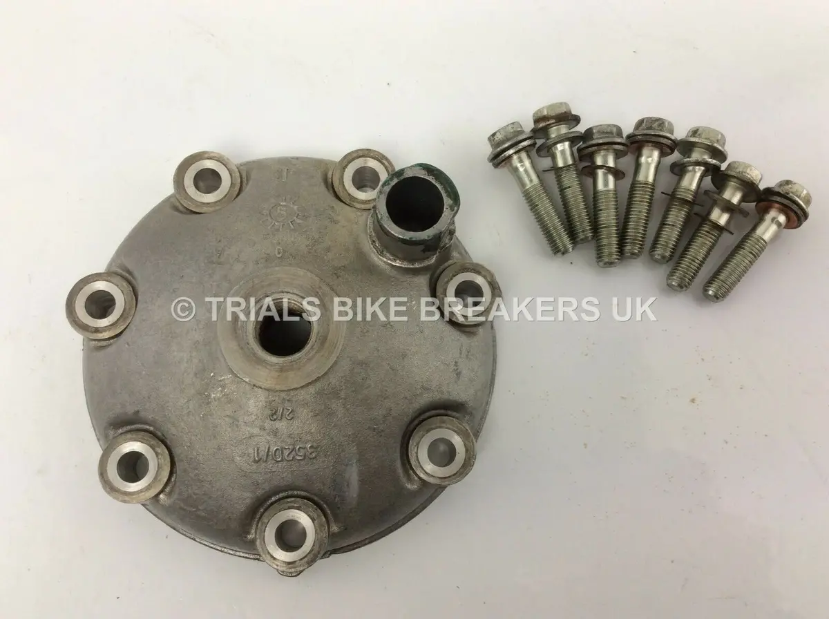 2006 Beta Rev3 125 Cylinder Head And Bolts 1