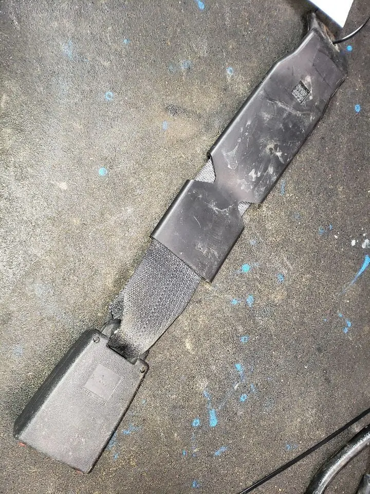 2010 Ram 2500 Dark Gray Rear Inner Seat Belt Buckle. Part Number 5Kq371dvab 2