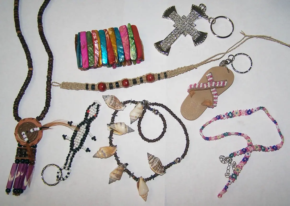 All Kinds Of Assorted Jewelry / Keychians / Bracelets / Earings 1